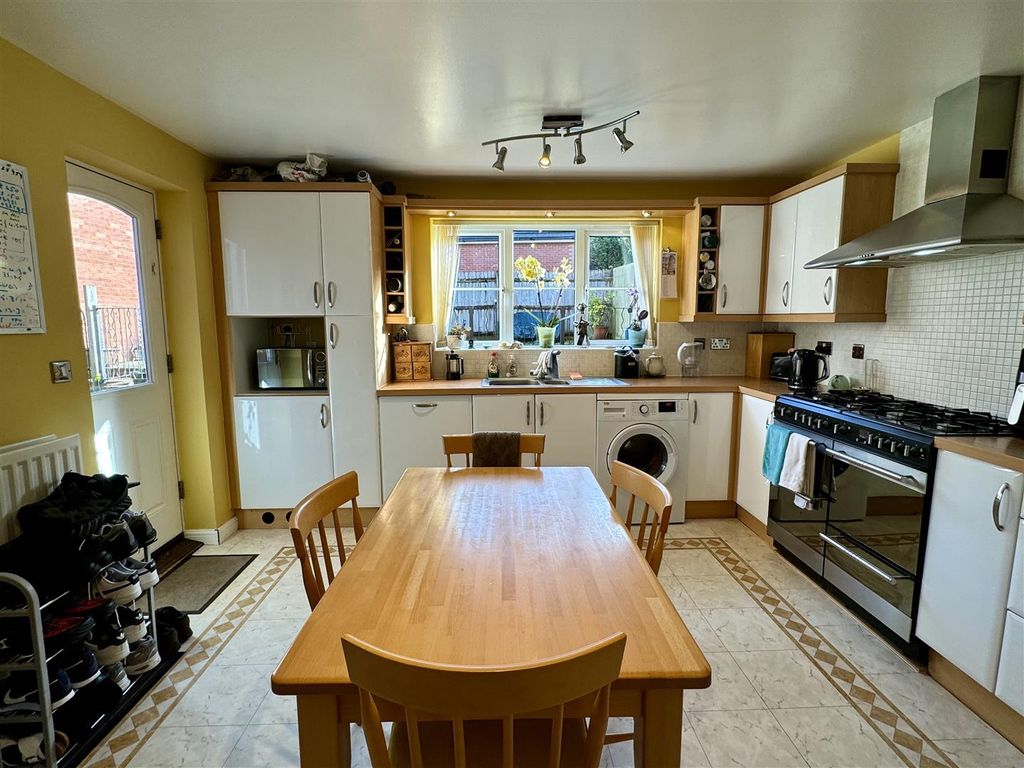 Property photo 3 of 32 Kitchen Breakfast Room