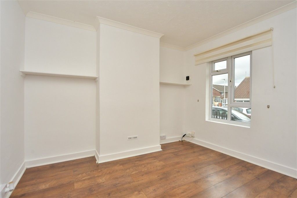 Property photo 3 of 15 Lounge