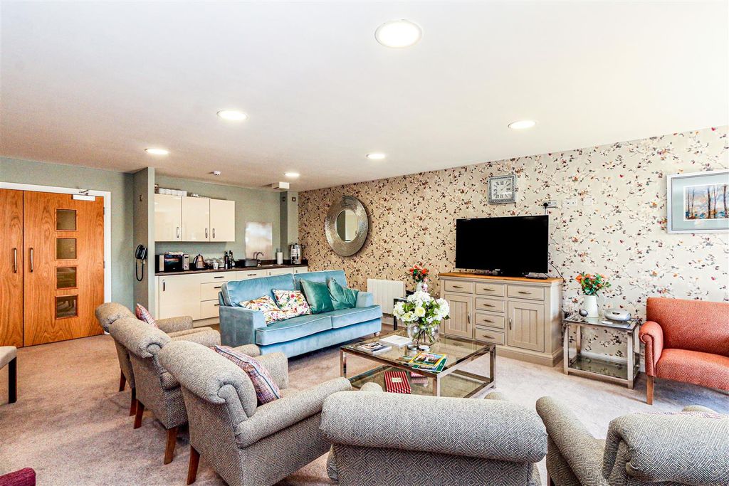 Property photo 3 of 24 Homeowners Lounge-Kitchenette.Jpg