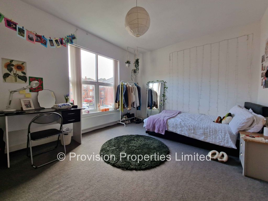 Property photo 3 of 10 Photo