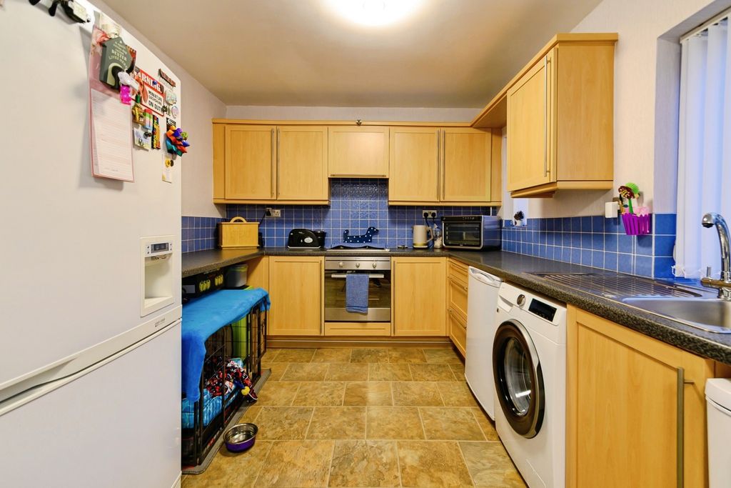 Property photo 3 of 12 Kitchen