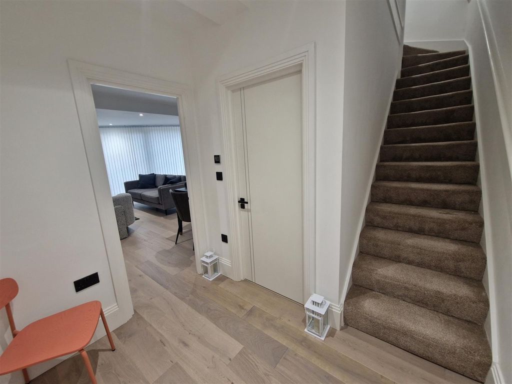 Property photo 2 of 14 20251027_110243.Jpg