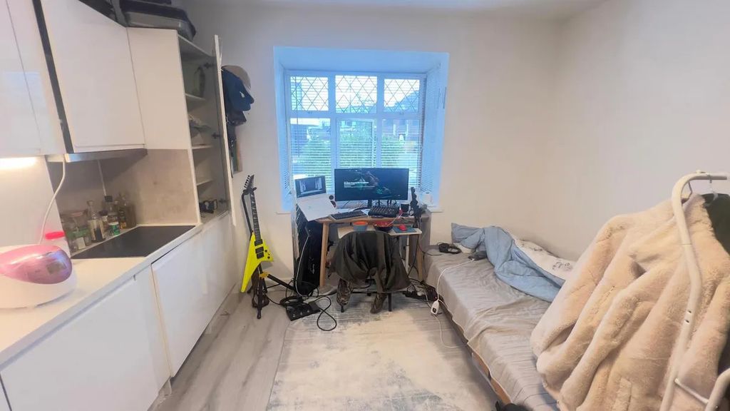Property photo 3 of 4