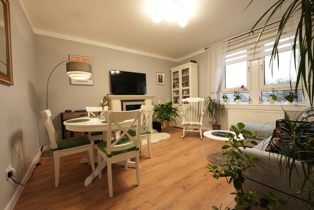 Property photo 2 of 21 Living Room