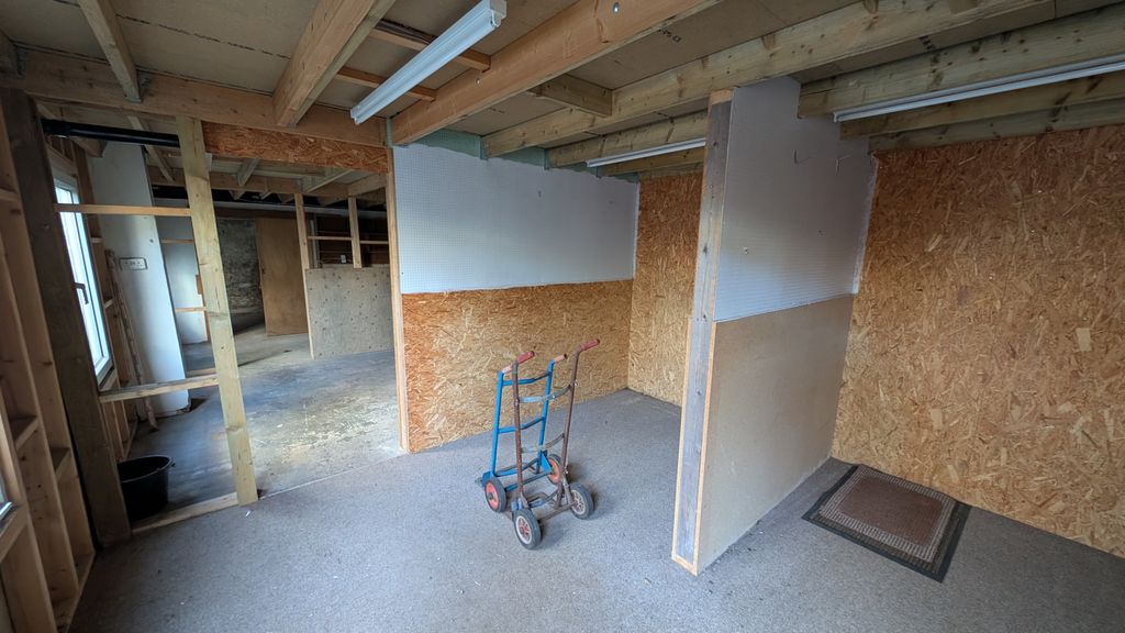 Property photo 2 of 9