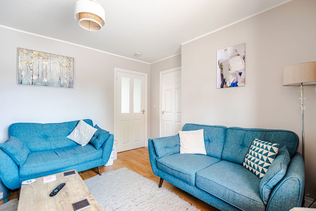 Property photo 3 of 20 Lounge2