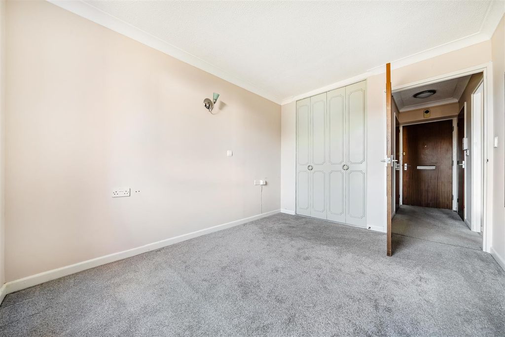 Property photo 3 of 12 Bedroom