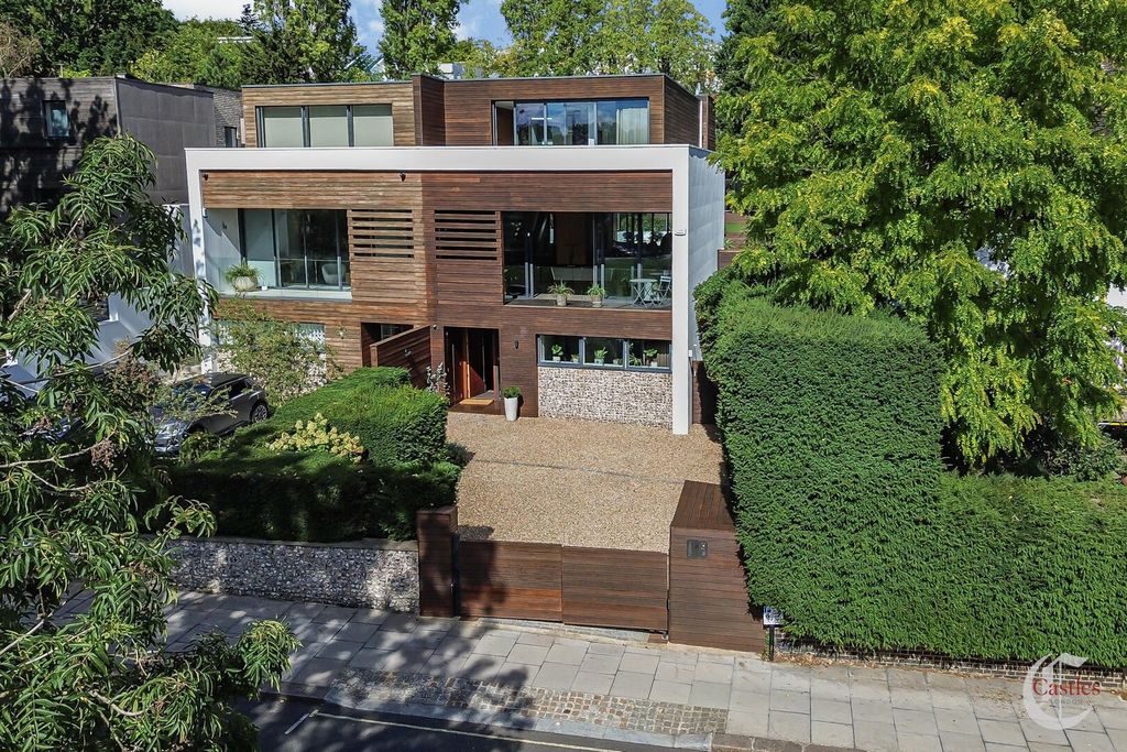 Property photo 1 of 23 Front (Exterior)