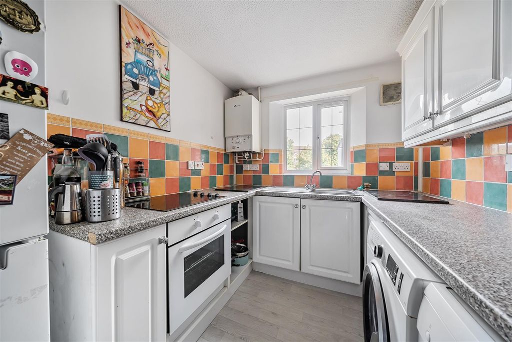 Property photo 3 of 17 Kitchen