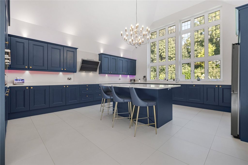 Property photo 3 of 31 Kitchen