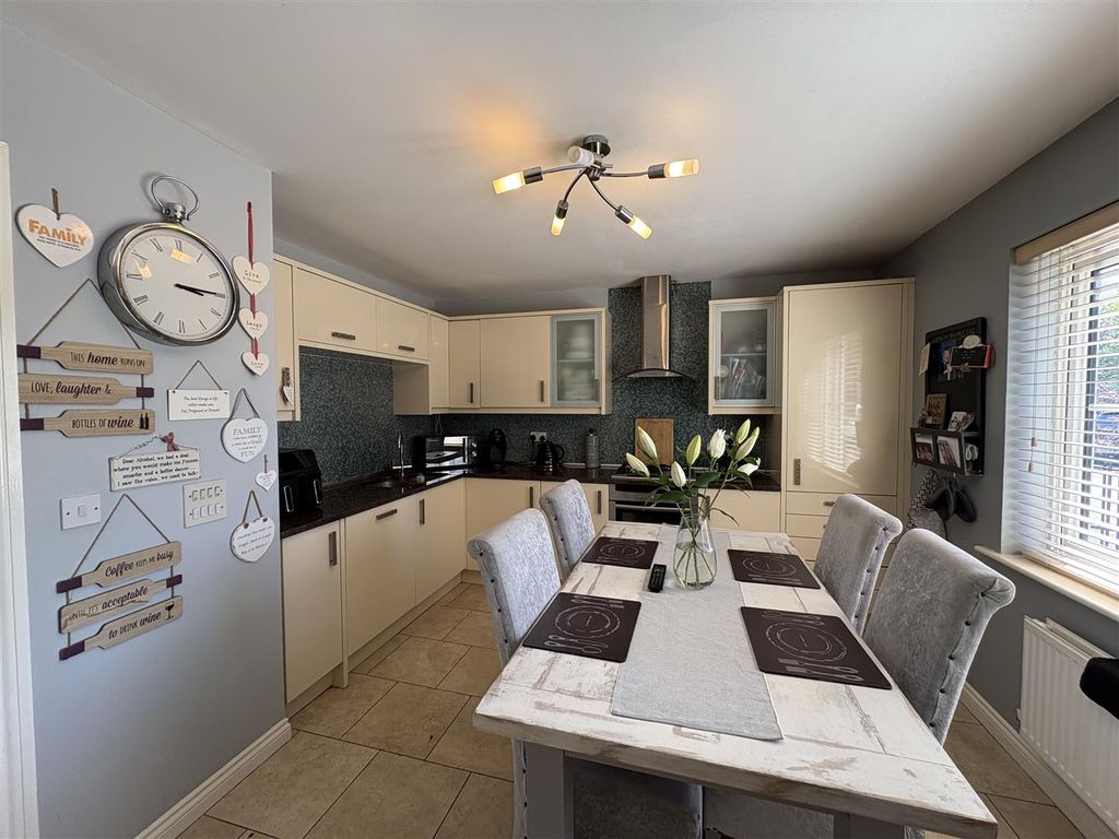 Property photo 2 of 27 Kitchen