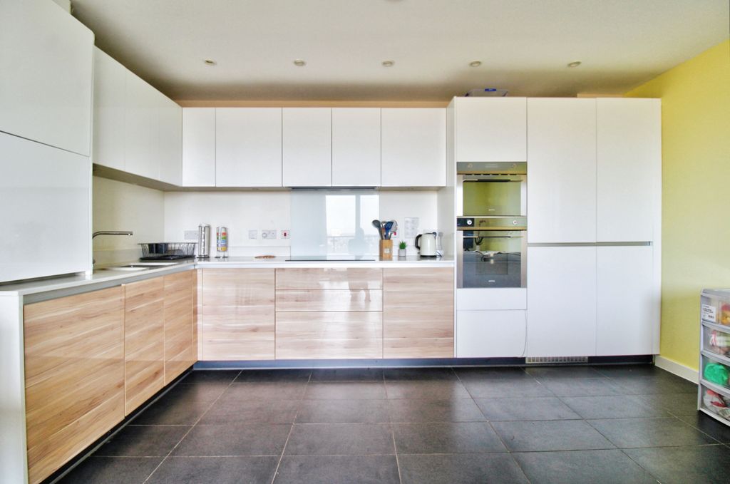 Property photo 3 of 13 Kitchen