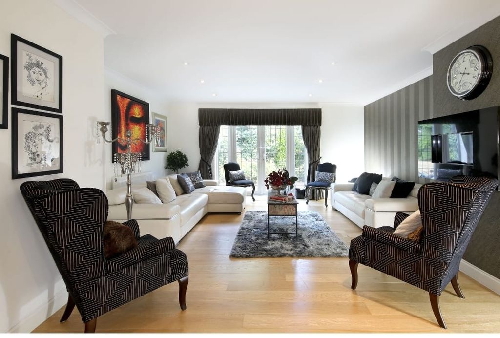 Property photo 2 of 14