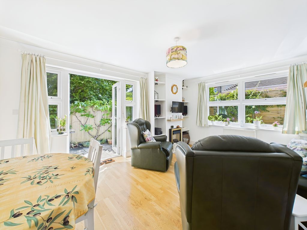 Property photo 2 of 25 07
