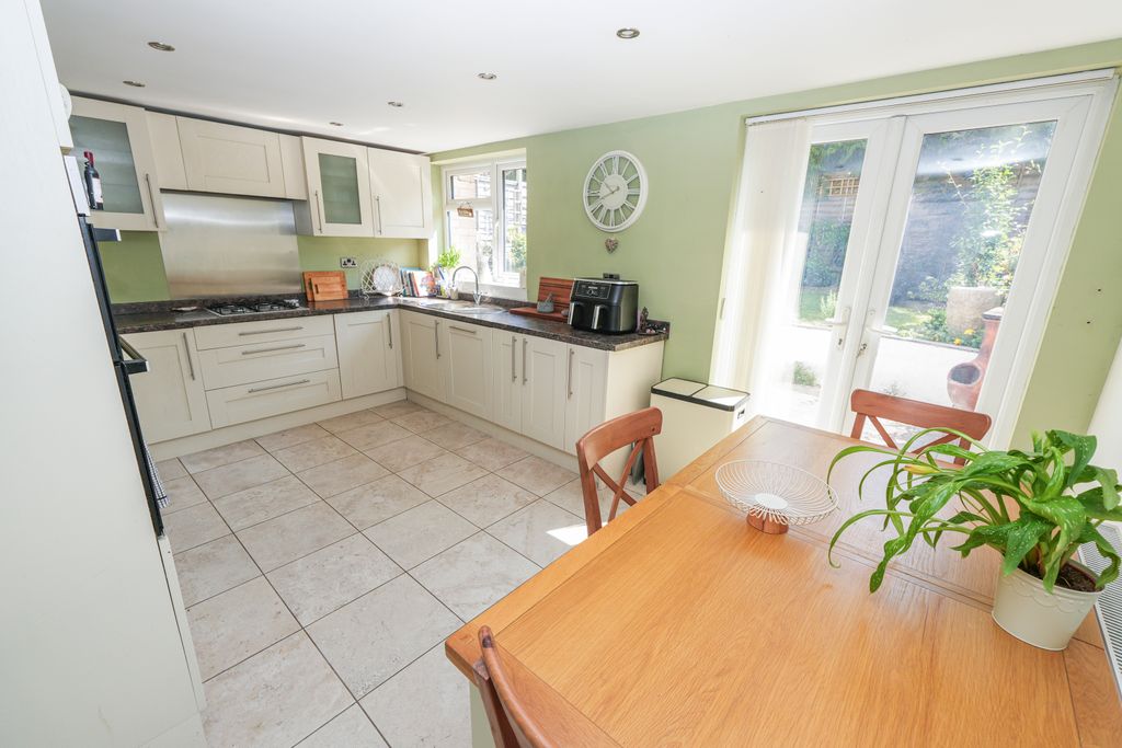 Property photo 3 of 25 Kitchen/Dining Room