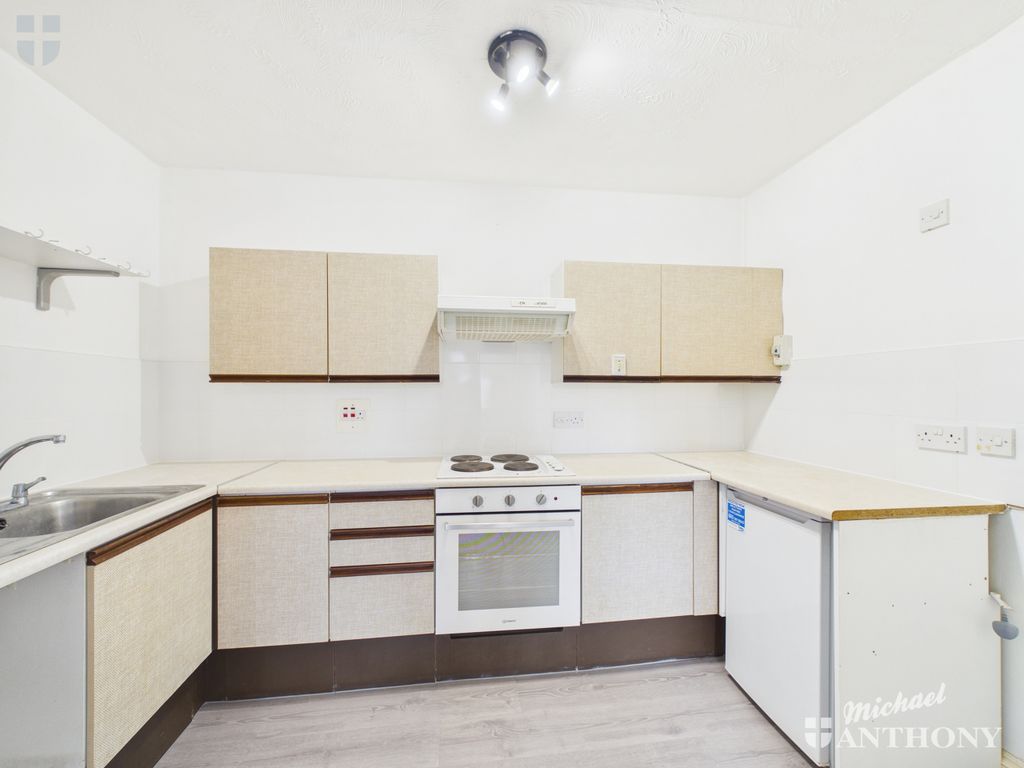 Property photo 3 of 9 Cam03218G0-Pr0943-Still003