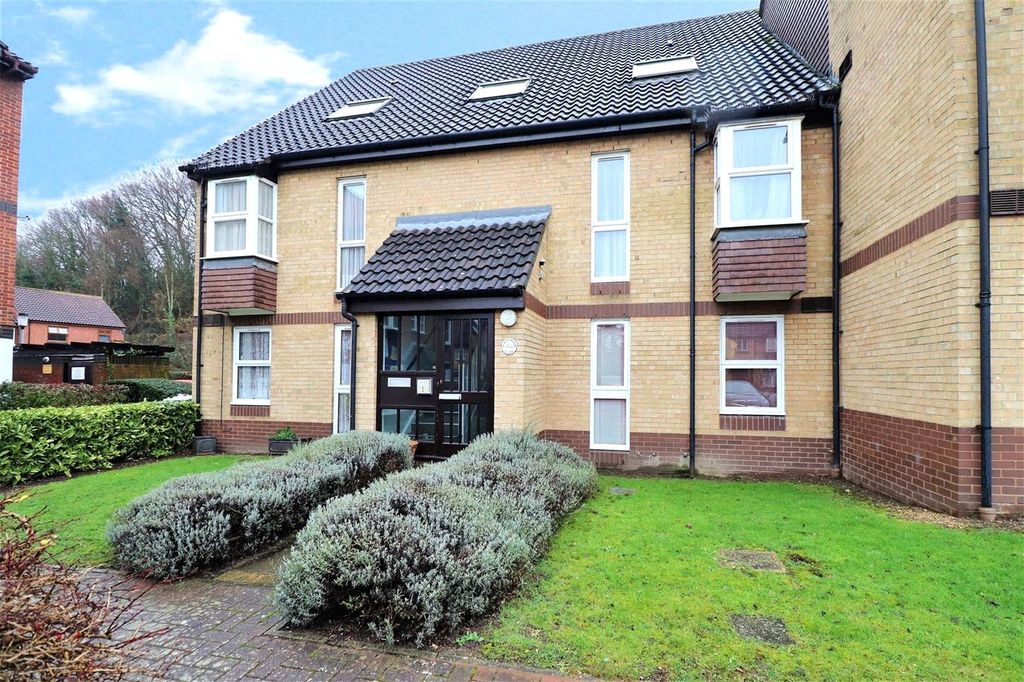 Property photo 1 of 10 Front