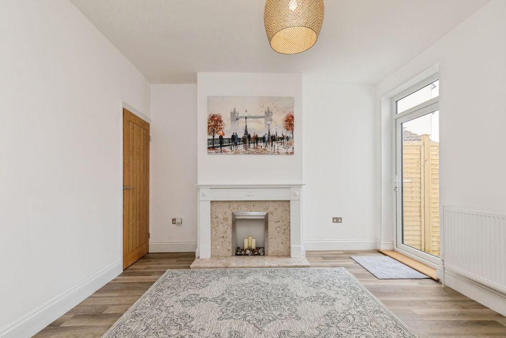 Property photo 3 of 19 Pbox-Img.Jpg