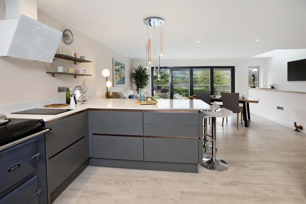 Property photo 3 of 26 Kitchen/Dining Room