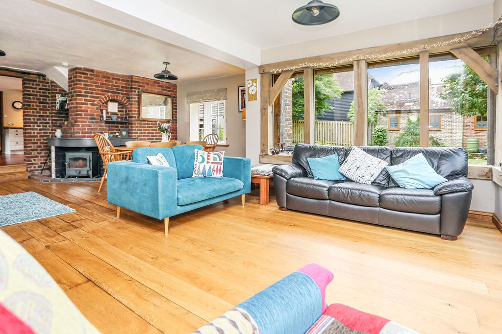 Property photo 2 of 19