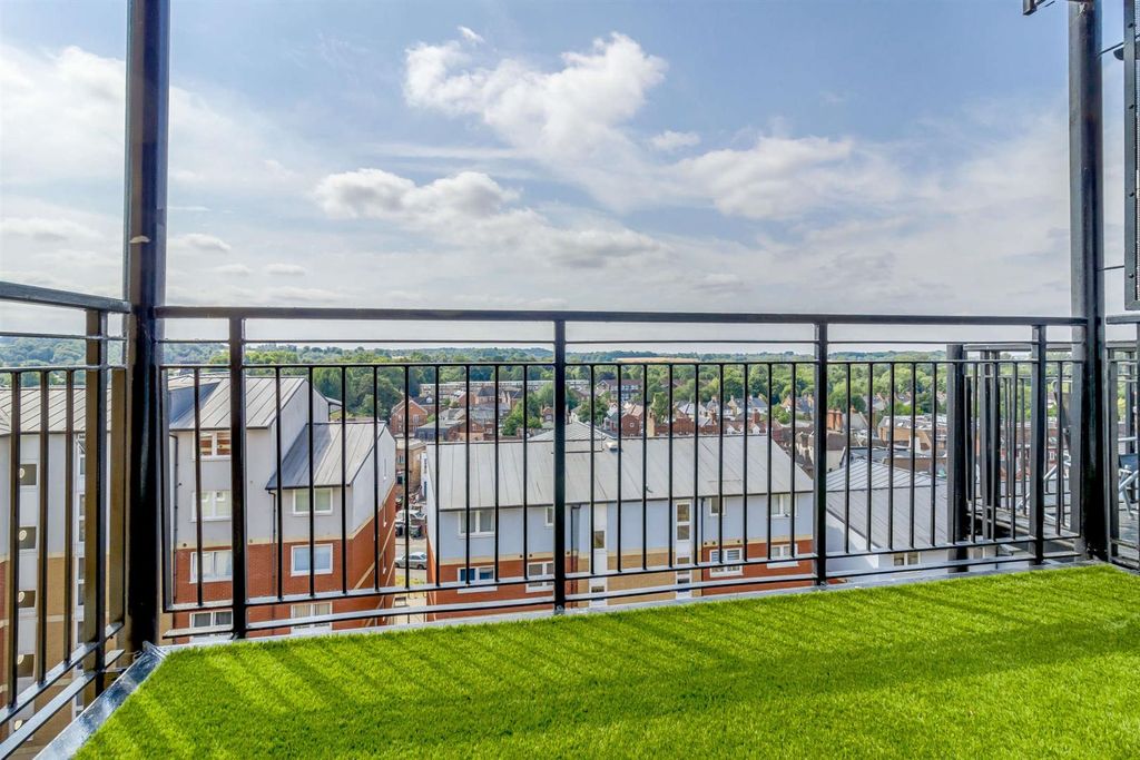 Property photo 2 of 12 8514827-Interior02-800.Jpg