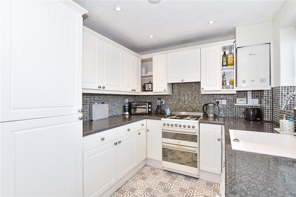 Property photo 2 of 10 Kitchen