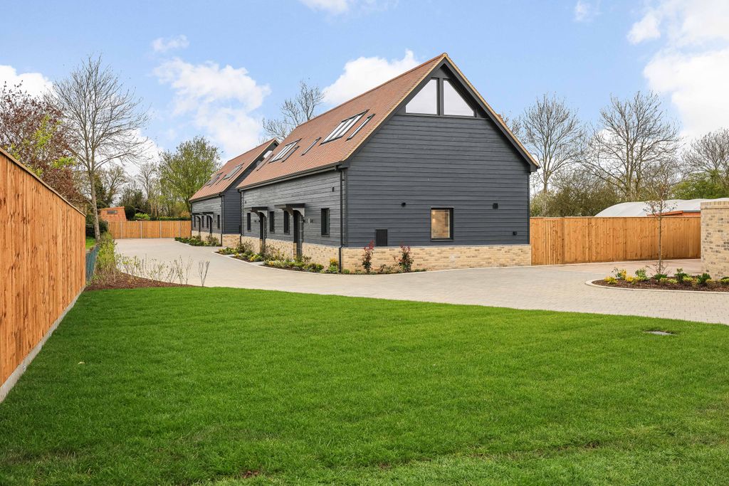 Property photo 1 of 24 Img0497