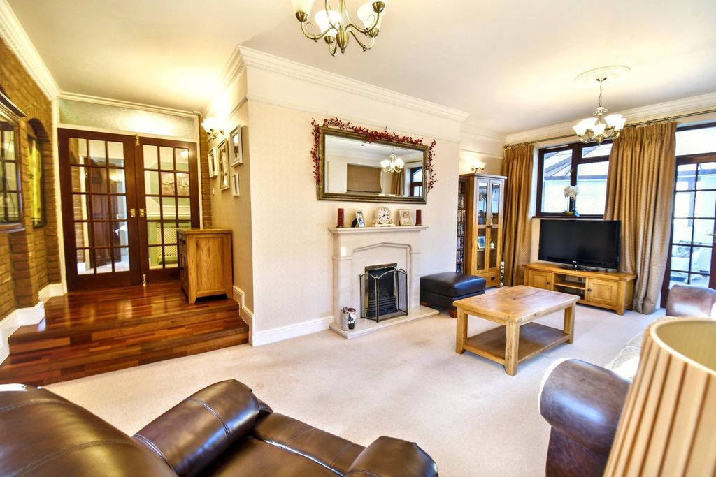 Property photo 2 of 37