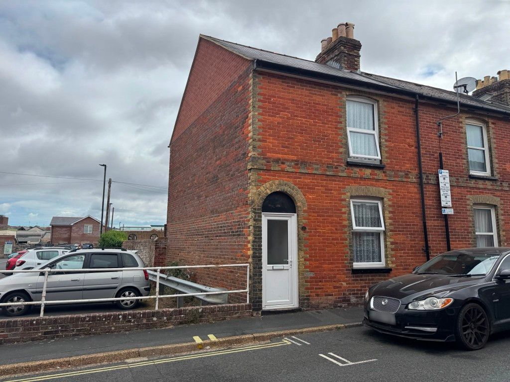 Property photo 1 of 9 End Terraced House With Brick Exterior