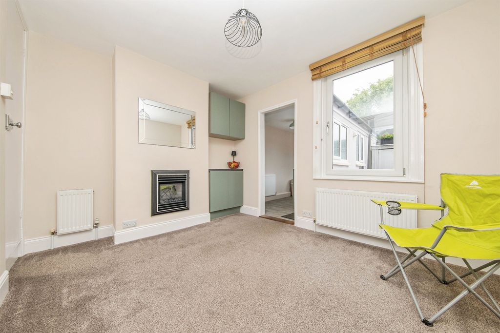 Property photo 3 of 19