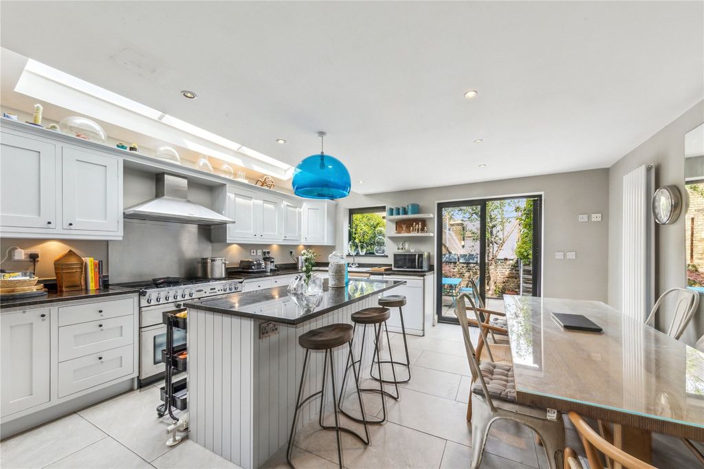 Property photo 1 of 10 Kitchen/Reception