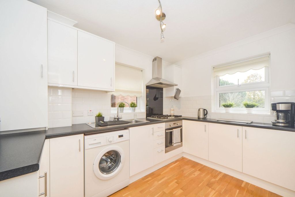Property photo 2 of 9 Kitchen