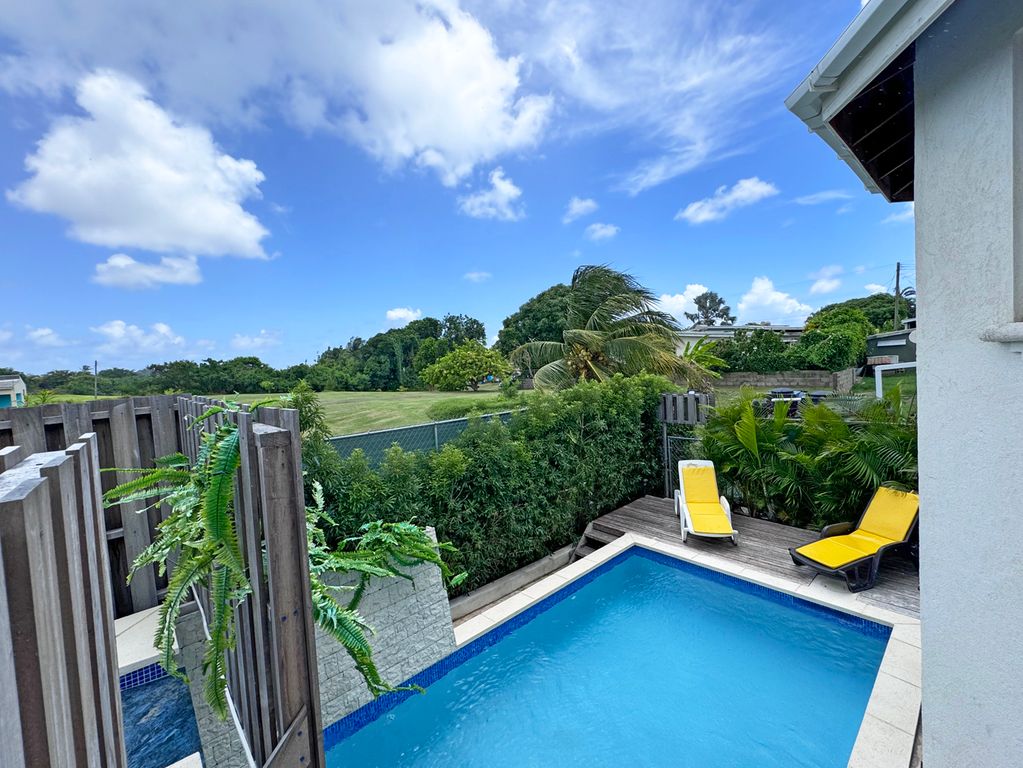 Property photo 2 of 16 Pool &amp; Jacuzzi With View To Back