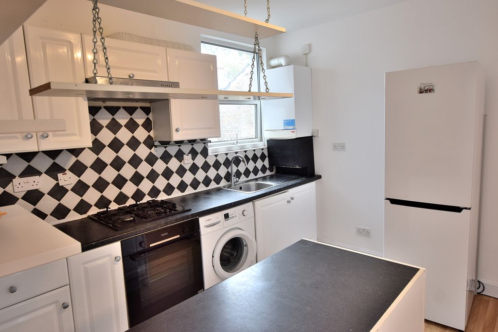 Property photo 3 of 7 Kitchen