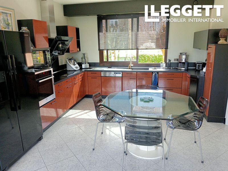 Property photo 2 of 10