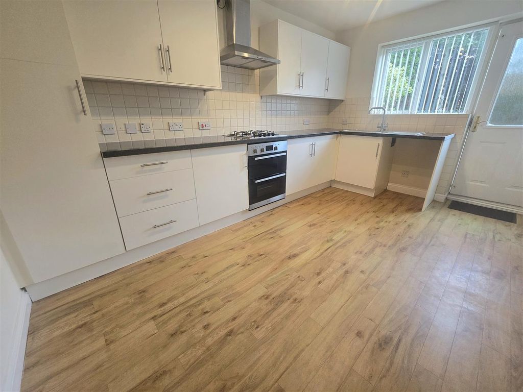 Property photo 3 of 16 Kitchen