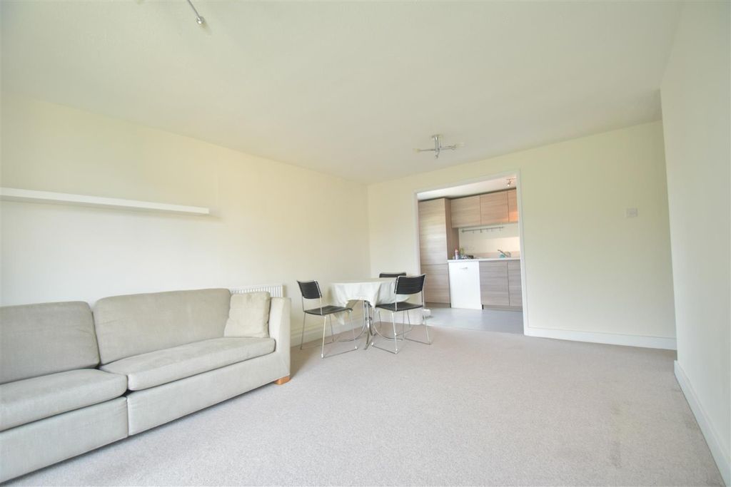 Property photo 2 of 10 Lounge.Jpg