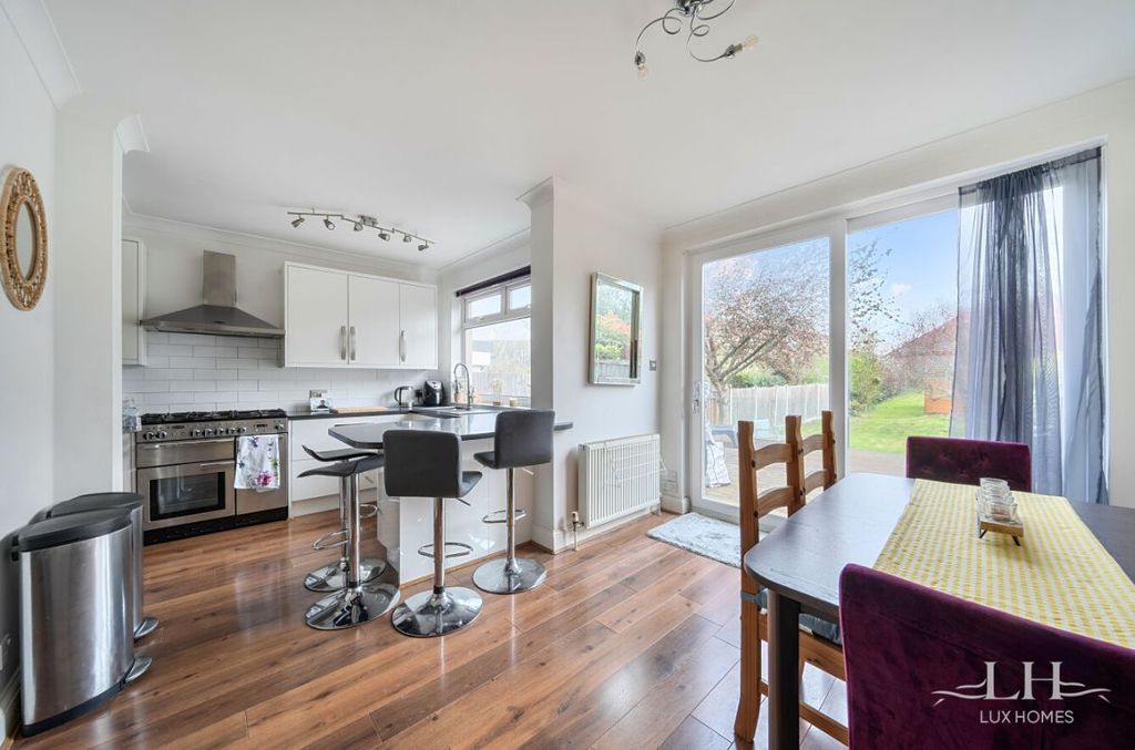 Property photo 2 of 33