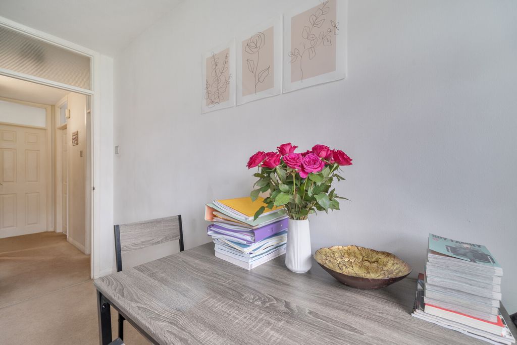 Property photo 3 of 11 1372895-2-6917444...