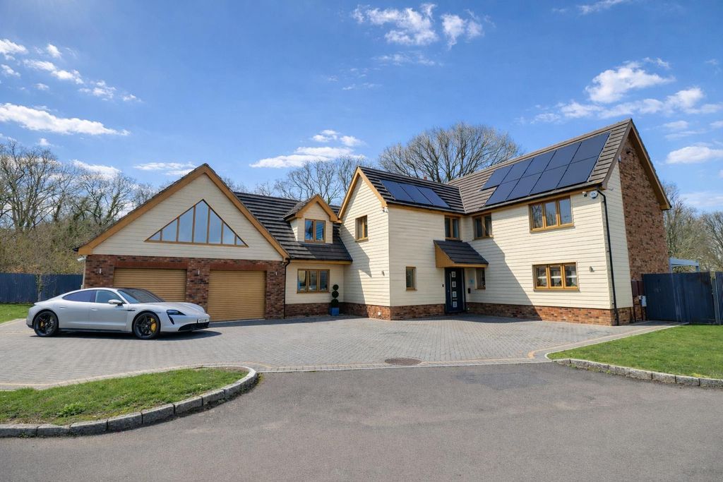 Property photo 1 of 29 Day