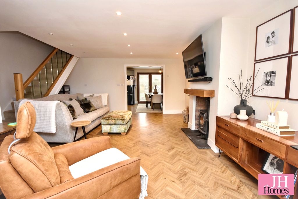 Property photo 2 of 20