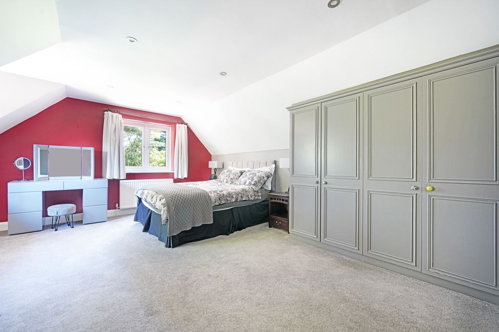 Property photo 3 of 29