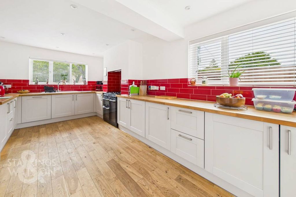 Property photo 3 of 35