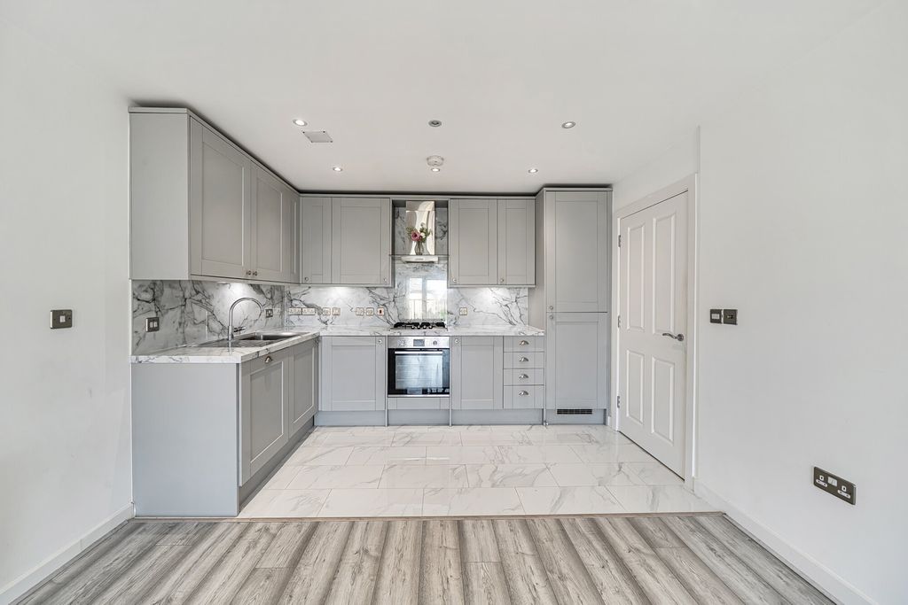 Property photo 2 of 20 1484850-3-6A3E4B8...