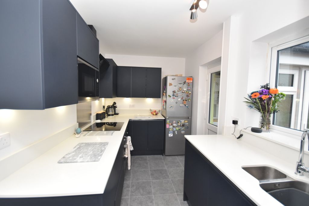 Property photo 3 of 13 Kitchen