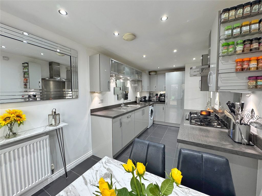 Property photo 2 of 28 Picture No. 72