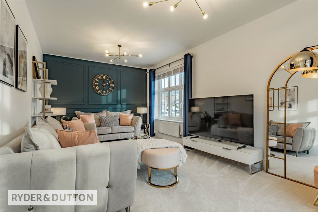 Property photo 3 of 25 Lounge