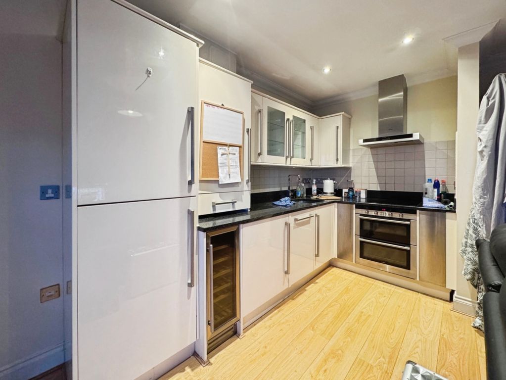 Property photo 3 of 9 Kitchen