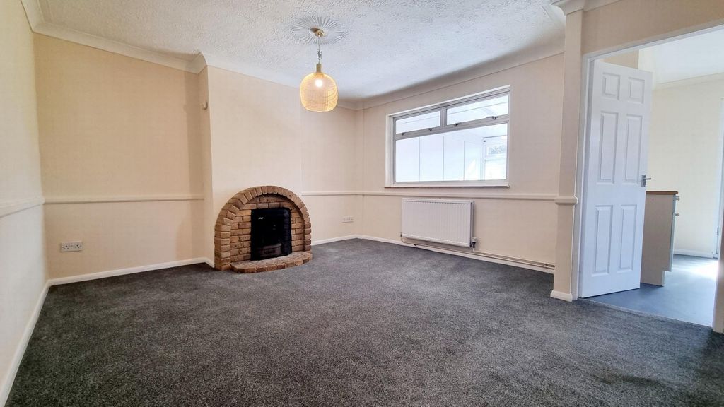 Property photo 3 of 12 Lounge