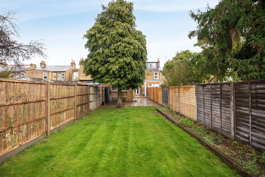 Property photo 3 of 18 Garden